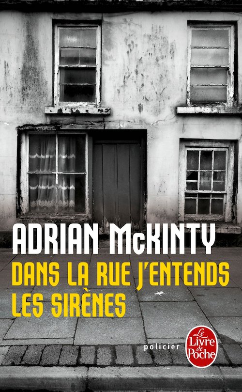 Dans la rue j'entends les sirènes